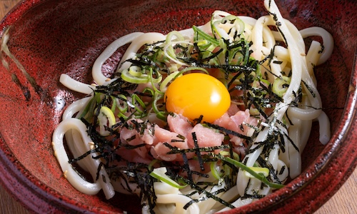 マグロとバターの釜揚げうどん